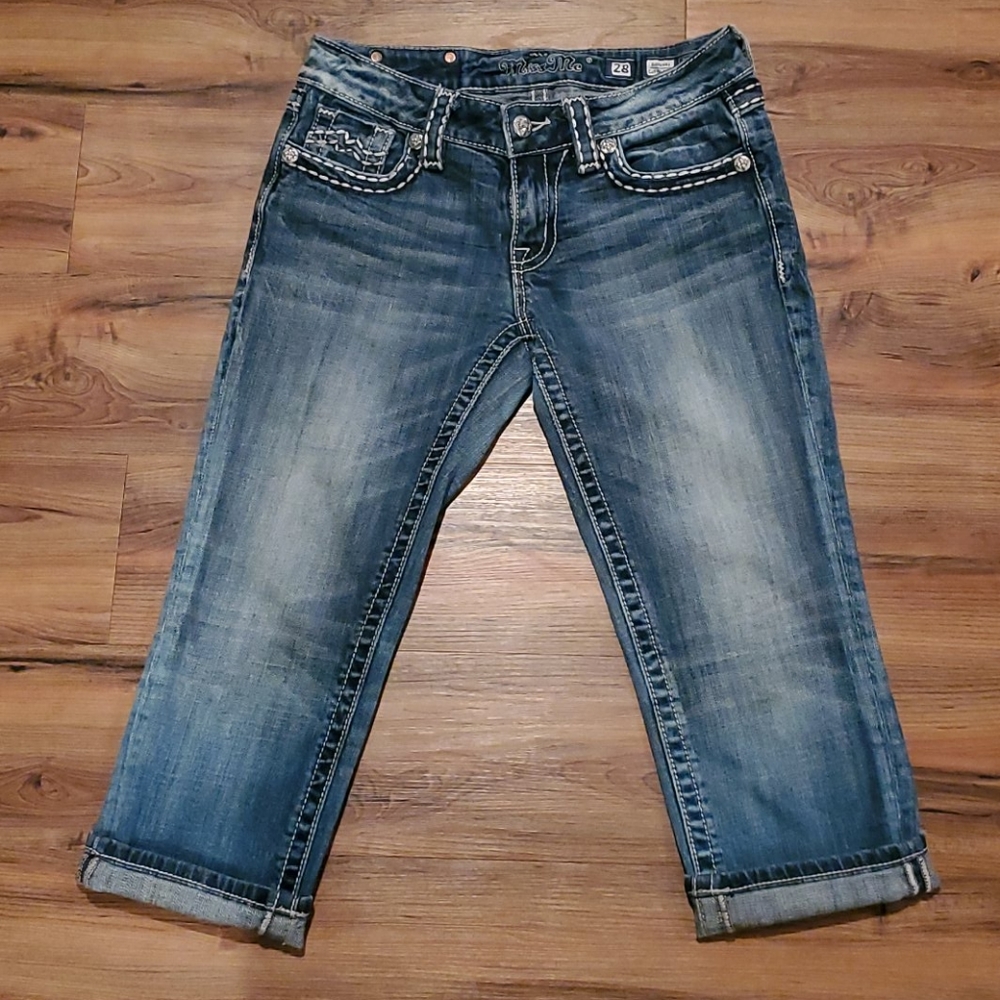 Miss Me - Signature Cuffed Capri - Size: 28